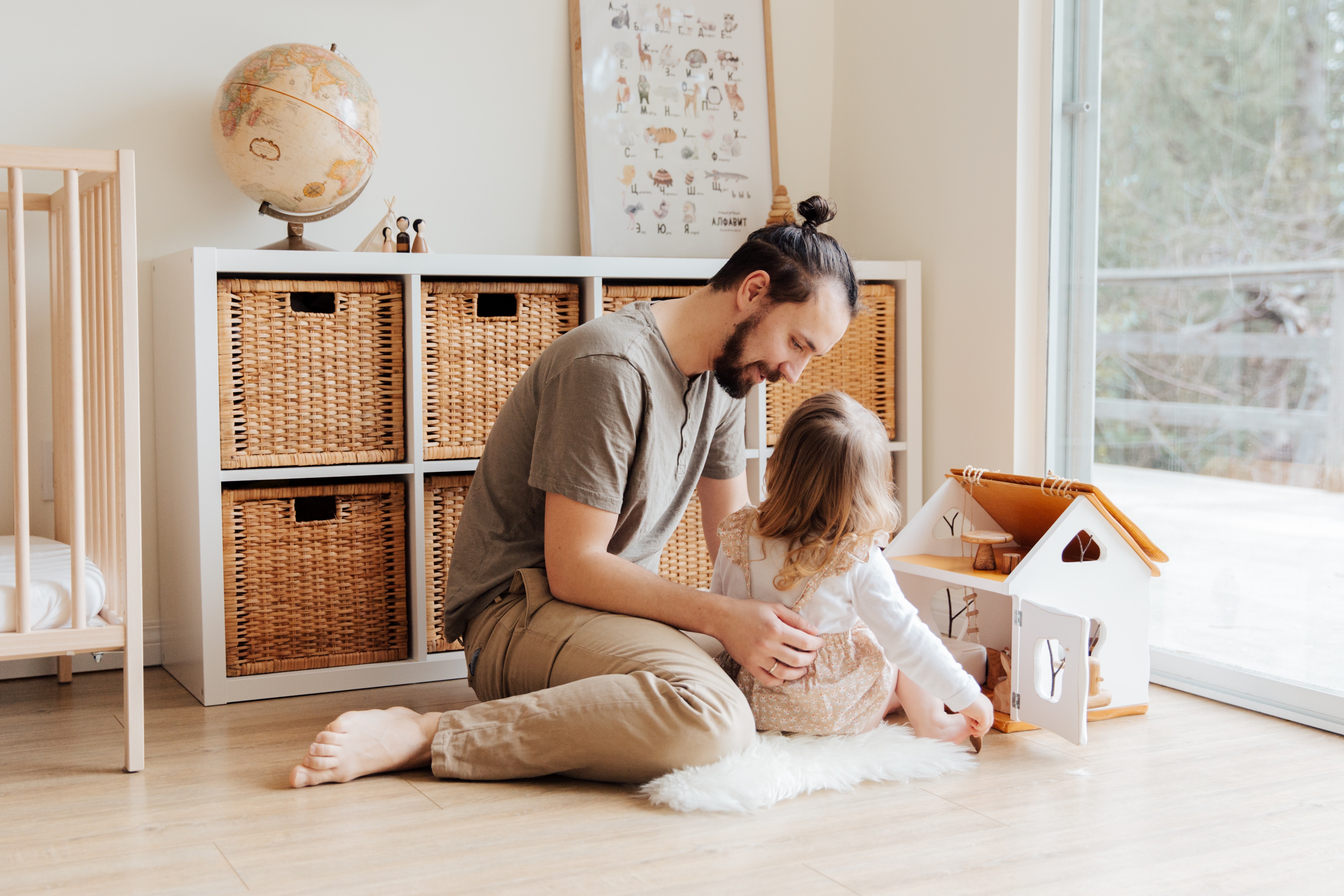 Helping Toddlers Learn First Words at Home